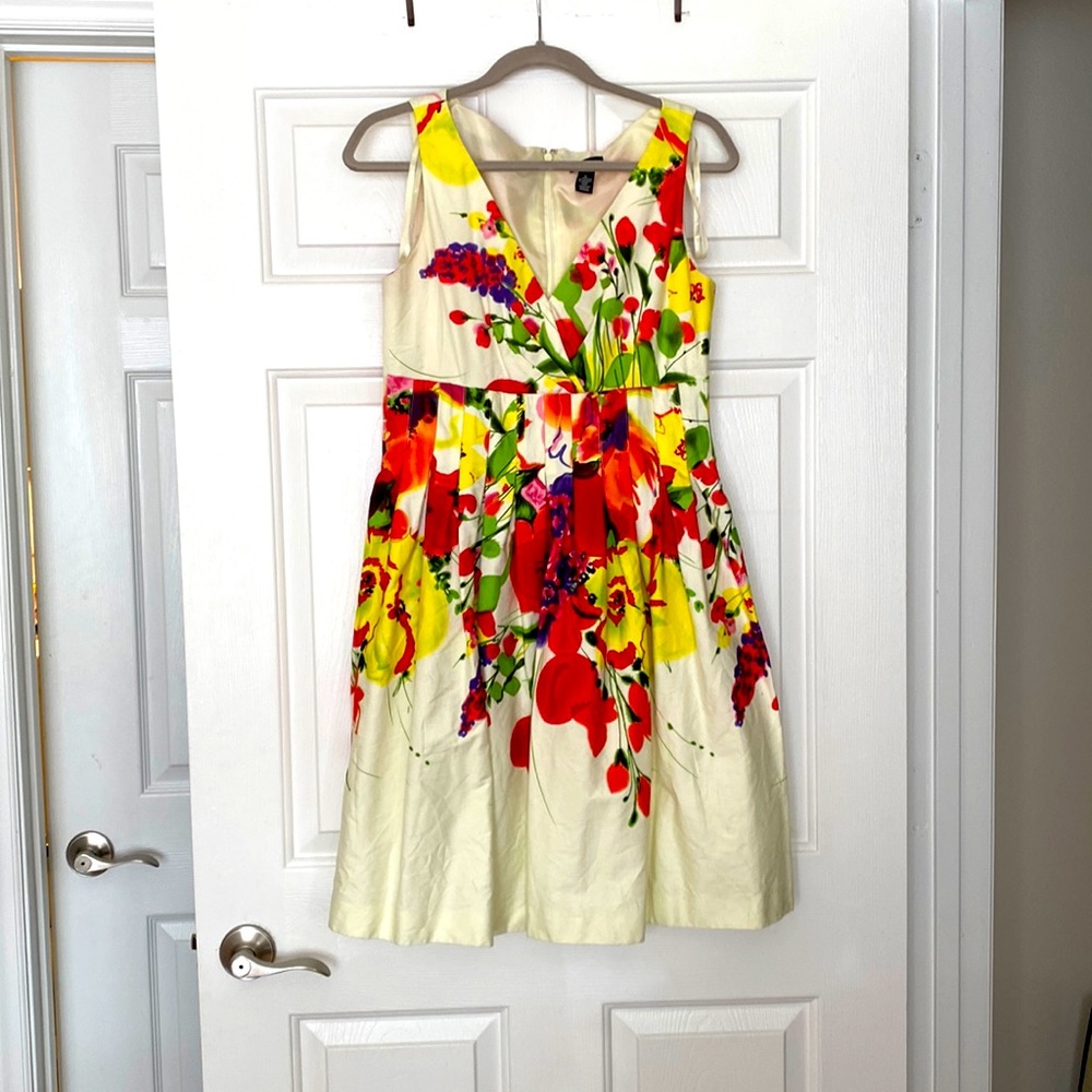 New Directions V neck sleeveless dress. Lined floral print with pleated skirt.